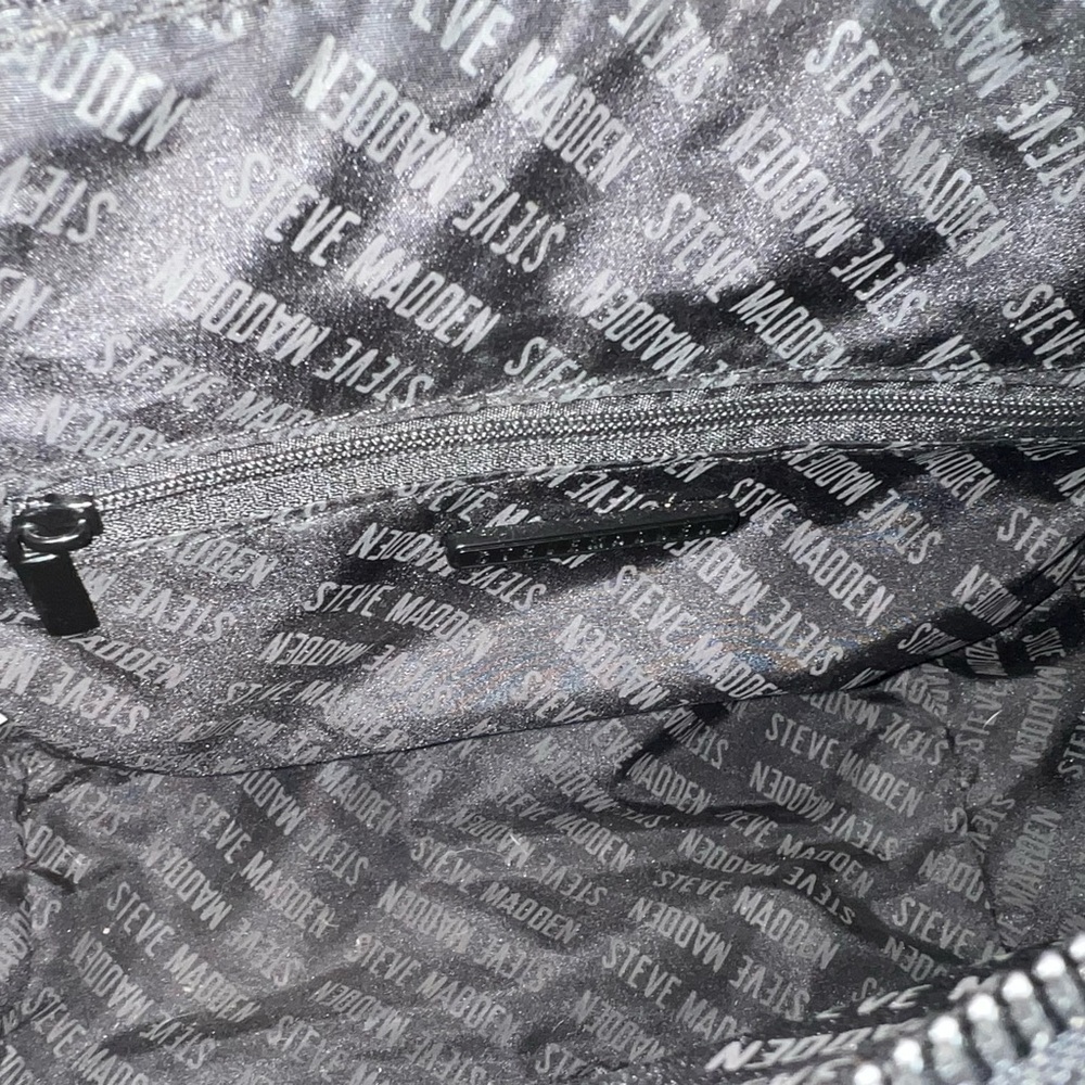 𝐒𝐓𝐄𝐕𝐄 𝐌𝐀𝐃𝐃𝐄𝐍 | BLACK QUILTED CHEVRON CROSSBODY PURSE - Picture 13 of 16